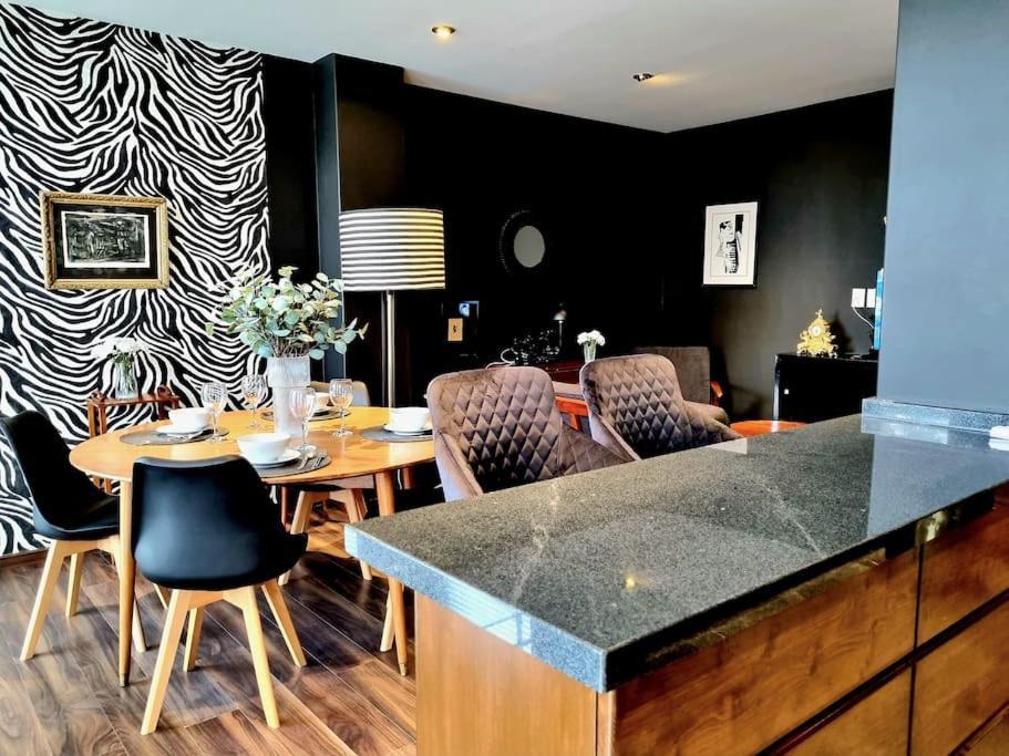 Apartment Elegant Boutique In La Roma 2br/2ba/terrace Mexico City